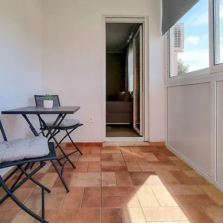 Traumhaftes Mit Tollem Lounge-bereich, Steingrill, Waschmaschine, Klima Apartman *