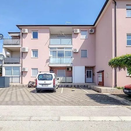 Traumhaftes Mit Tollem Lounge-bereich, Steingrill, Waschmaschine, Klima * Karpinjan