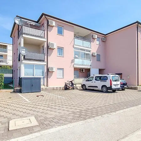 Traumhaftes Mit Tollem Lounge-bereich, Steingrill, Waschmaschine, Klima Apartman
