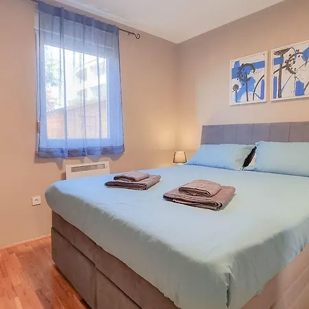 Traumhaftes Mit Tollem Lounge-bereich, Steingrill, Waschmaschine, Klima Apartman