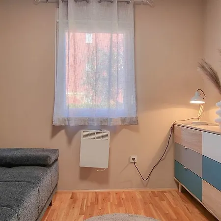 Apartman Traumhaftes Mit Tollem Lounge-bereich, Steingrill, Waschmaschine, Klima Karpinjan