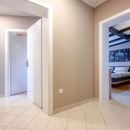 Traumhaftes Mit Tollem Lounge-bereich, Steingrill, Waschmaschine, Klima Apartman *
