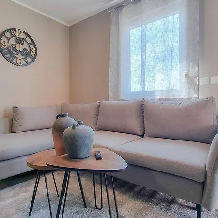 Traumhaftes Mit Tollem Lounge-bereich, Steingrill, Waschmaschine, Klima Apartman